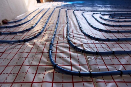 Installer un plancher chauffant : conseils et avantages pratiques